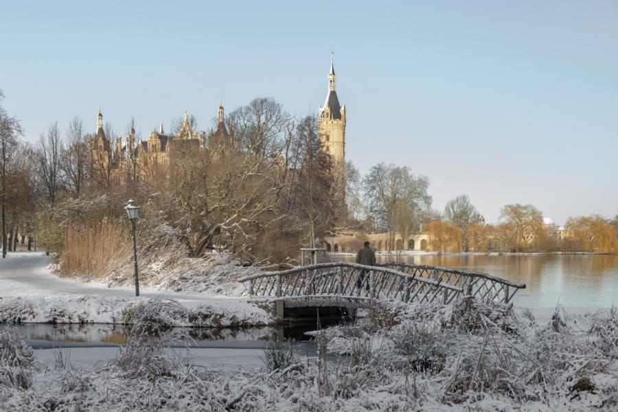 Schweriner Schloss Knüppelbrücke im Winter
